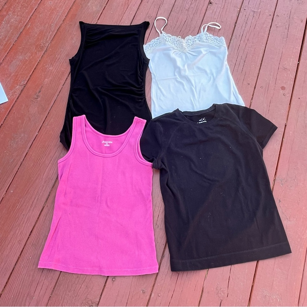 Women’s Mixed Lot Of Four Small Tank Tops And Short Sleeve Tops